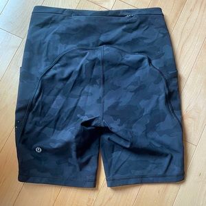 Lululemon shorts with pocket size 6